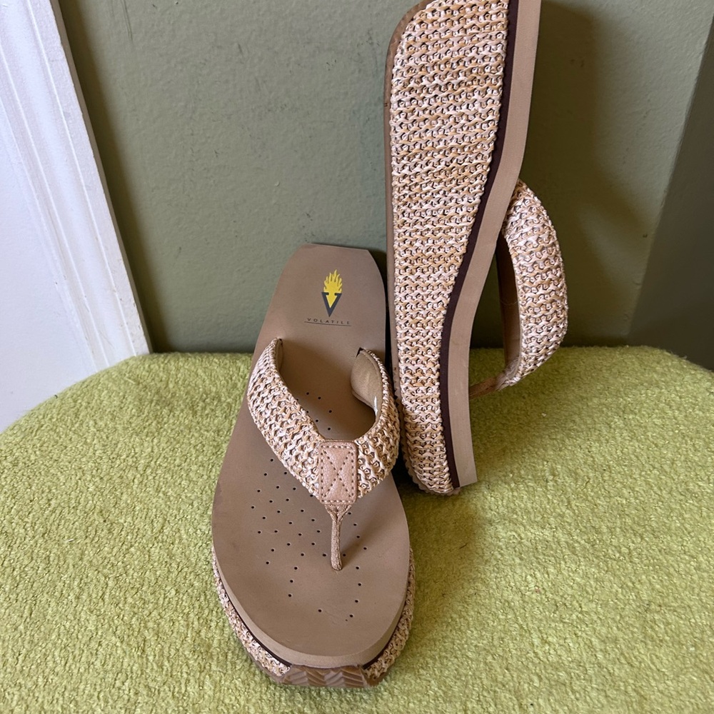 Volatile Women's Tan Wedge Sandals Sz 9 - Picture 6 of 12